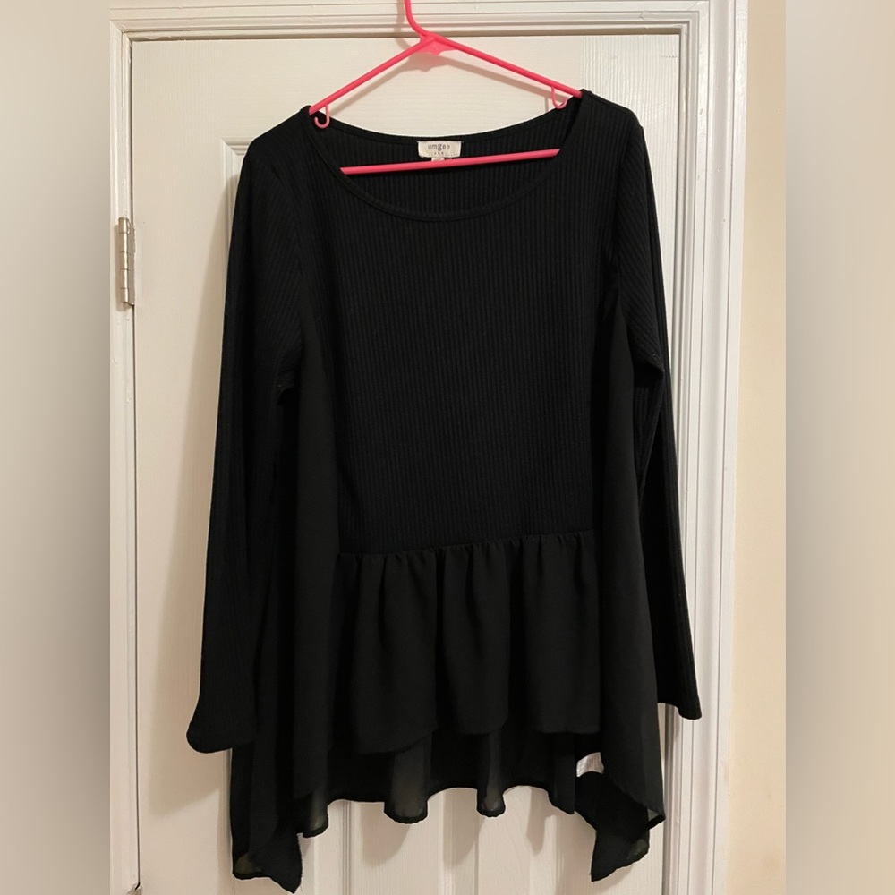 Women’s L black umgee top with soft ribbed top and chiffon bottom